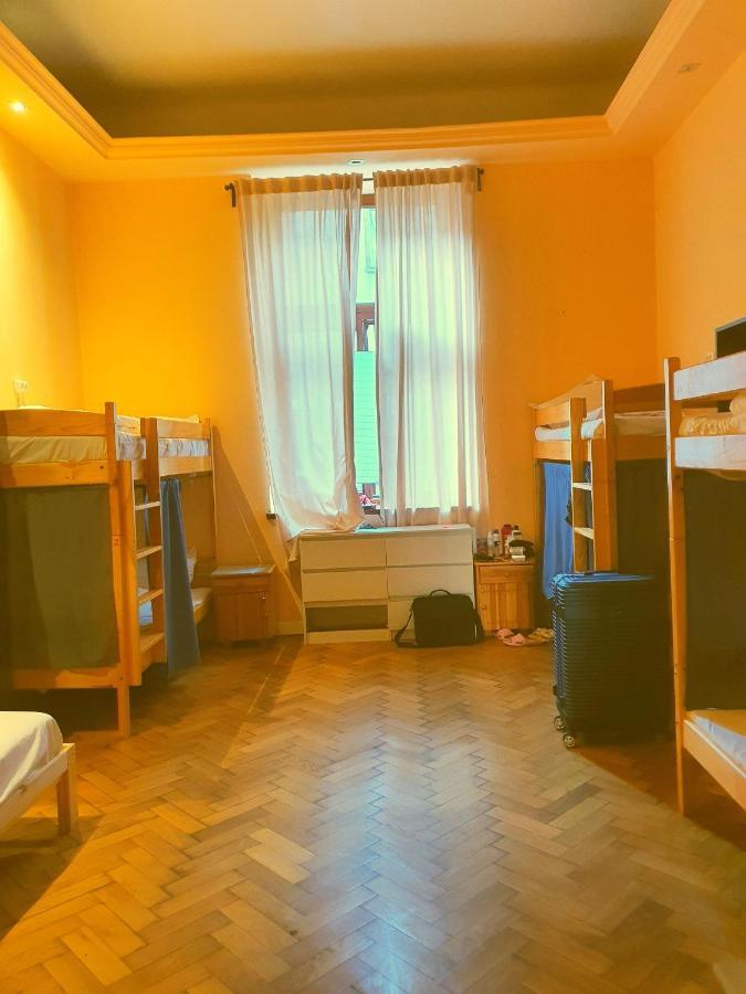 Amen Curie 8 Krakow